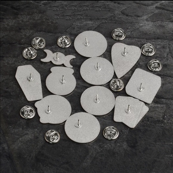 Gothic Punk “Witches Do It Better” Witch Hat Witchcraft Metal Enamel Pin Brooch - Picture 3 of 9